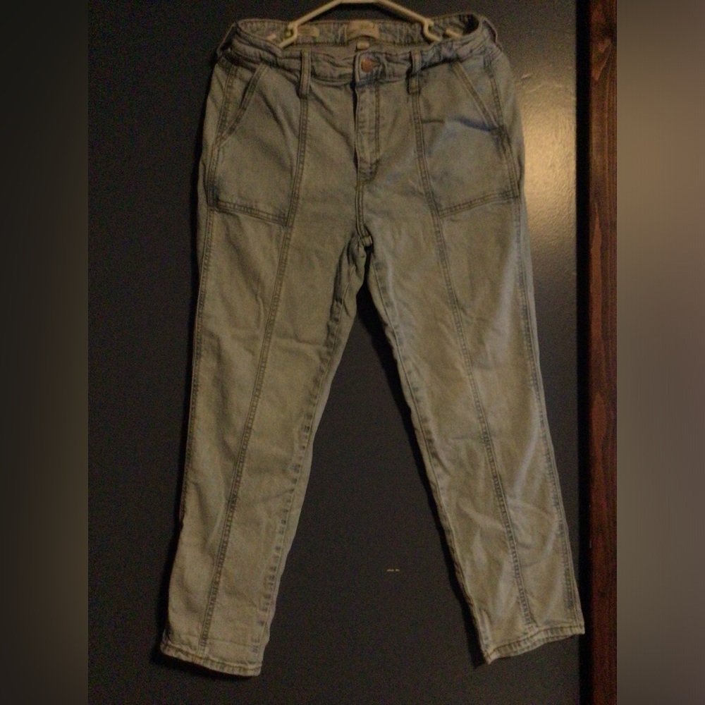 Universal Thread High Rise - Slim Straight - Wash Light Blur Denim Jeans